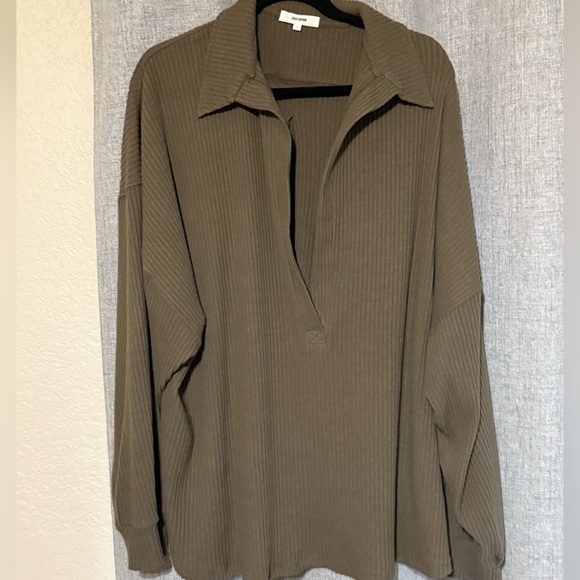 Joah Brown Deep-V Pullover in Army Lux Knit. Large - Picture 9 of 14